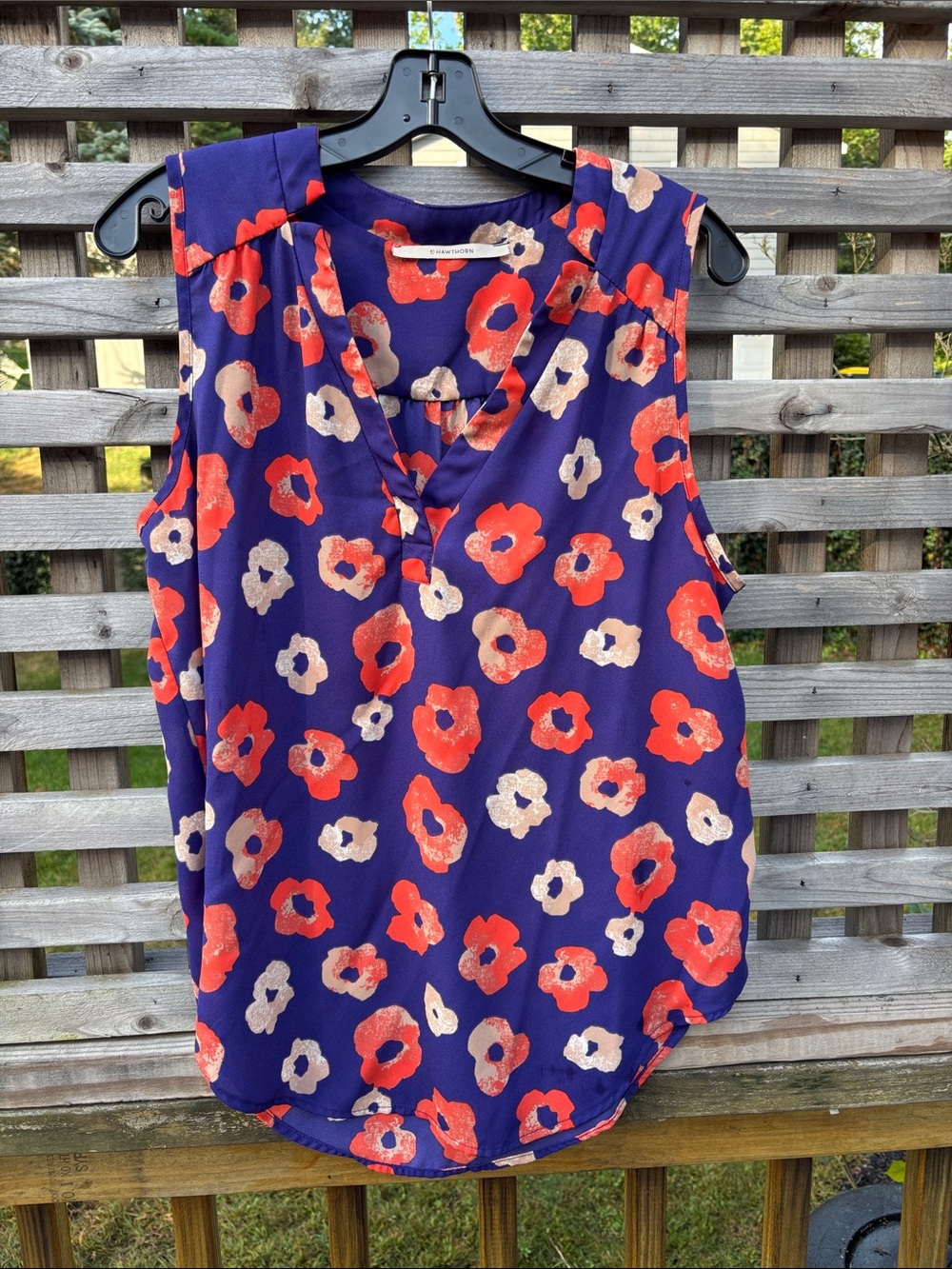 41 Hawthorn Navy Sleeveless V-Neck Floral Shell with Red and Cream Blooms